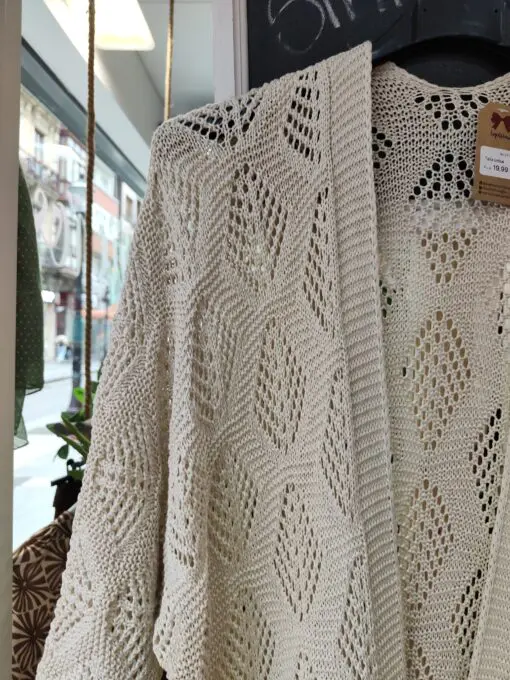 chaqueta calada beige