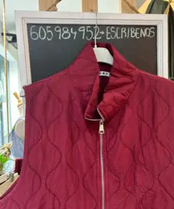 chaleco burdeos arriba