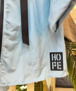 cortavientos azul largo lateral