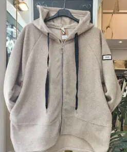 Chaqueta cremallera y capucha