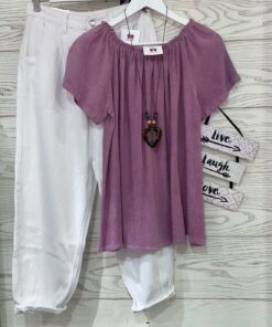 Blusa con escote de barco y manga corta. Idea para un look fresco para el verano.