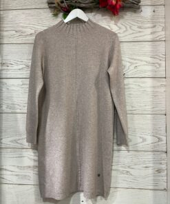 Vestido de punto comodo para el día a día. Ideal para este otoño/invierno. Combínalo con botas o con zapatillas sirve para todo.