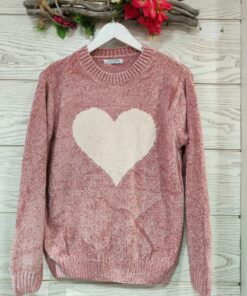 Jersey corazon rosa. Jersey tipo chenilla cuello redondo y elástico en puños y parte de abajo. Un básico con un detalle especial de corazon que tengo nos gusta. Suave y calentito lo tiene todo para este invierno. Puedes ponertelo sólo con una lencera caprichosa o con una camisa tiene mil combinaciones.