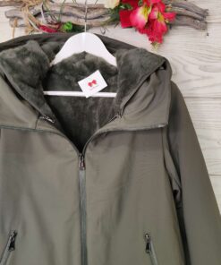 anorak verde capucha