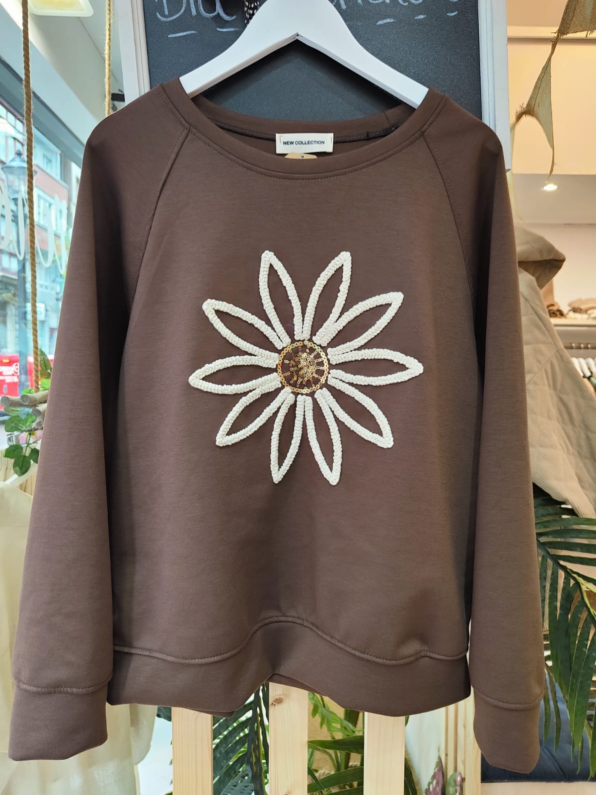 Sudadera flor marrón Sudadera flor marrón