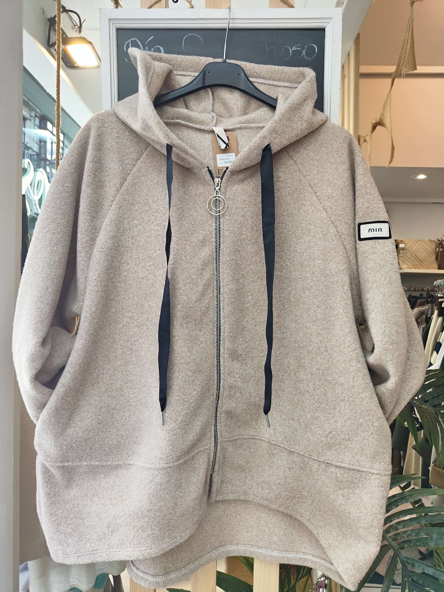 Chaqueta cremallera y capucha Chaqueta cremallera y capucha