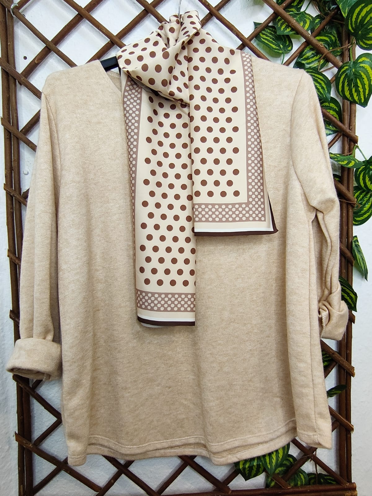 Jersey beige fular topitos Jersey beige fular topitos