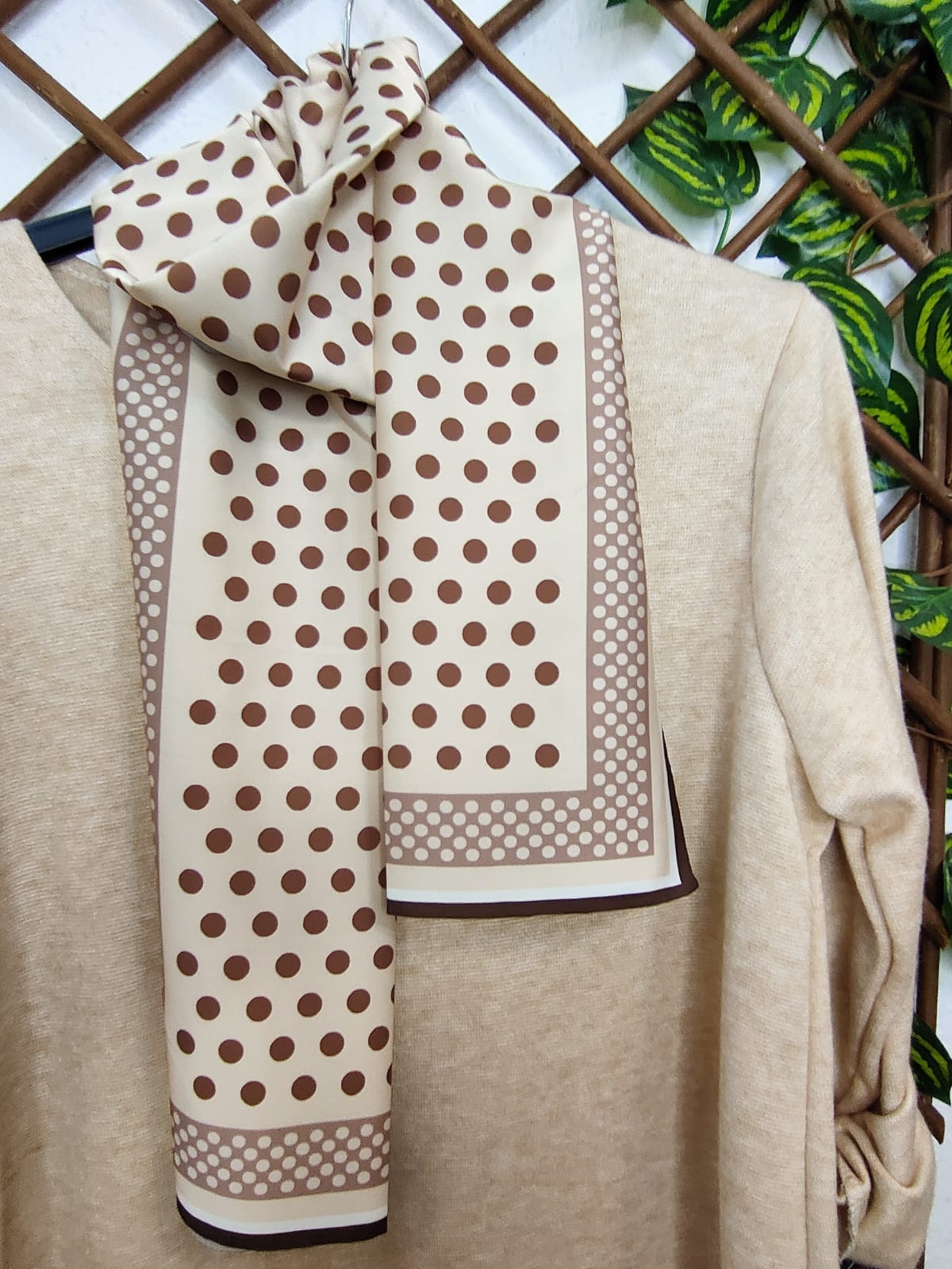 Jersey fular topitos beige Jersey fular topitos beige