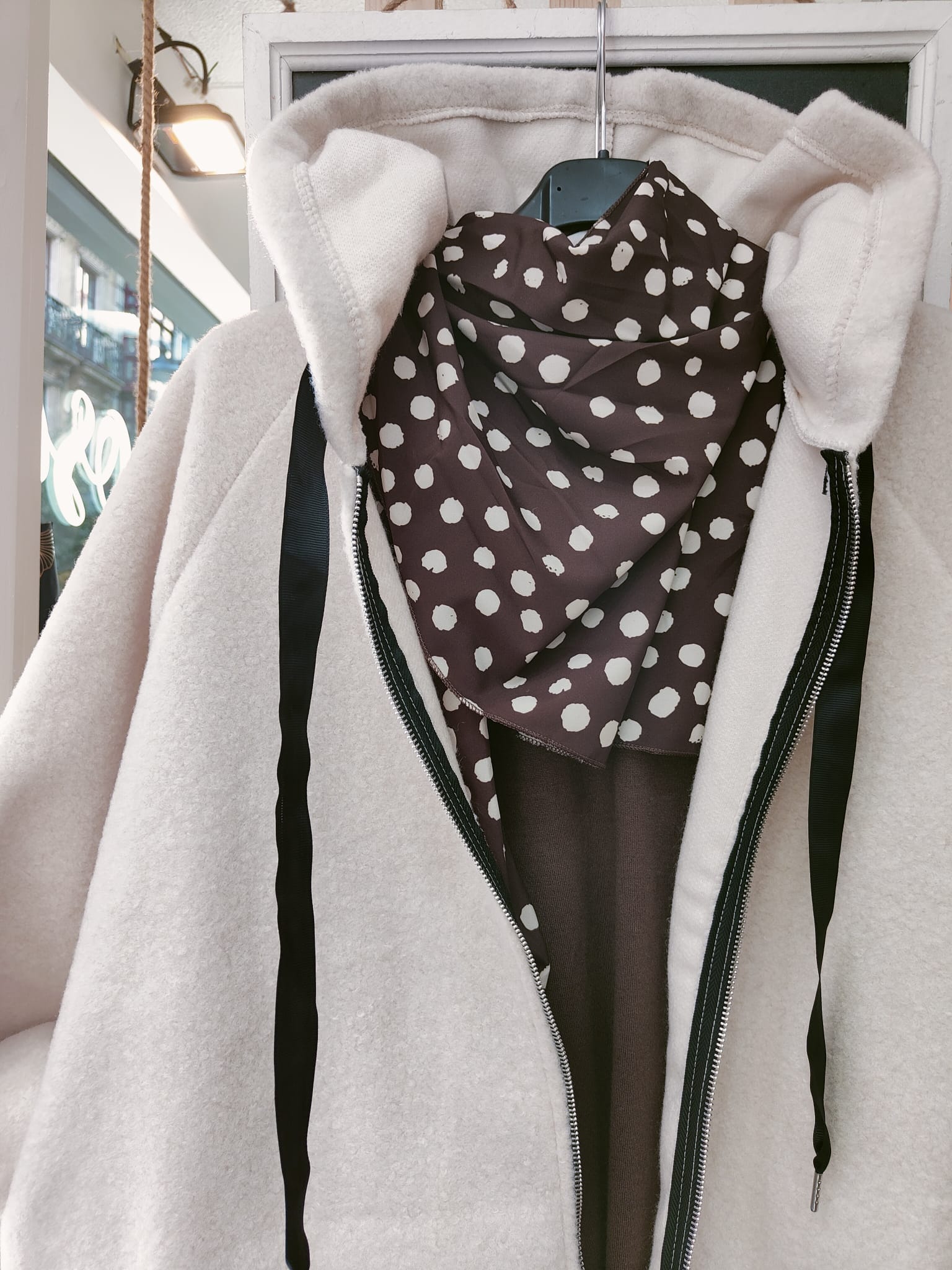 chaqueta clara capucha chaqueta clara capucha