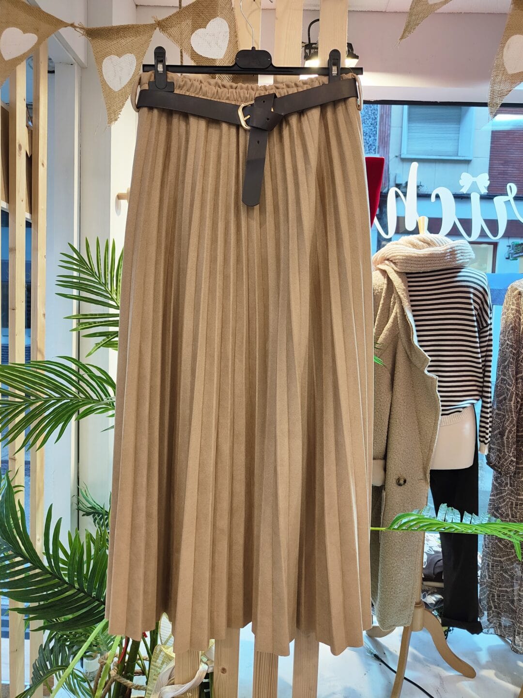 NUEVA FALDA PLISADA 🏷️