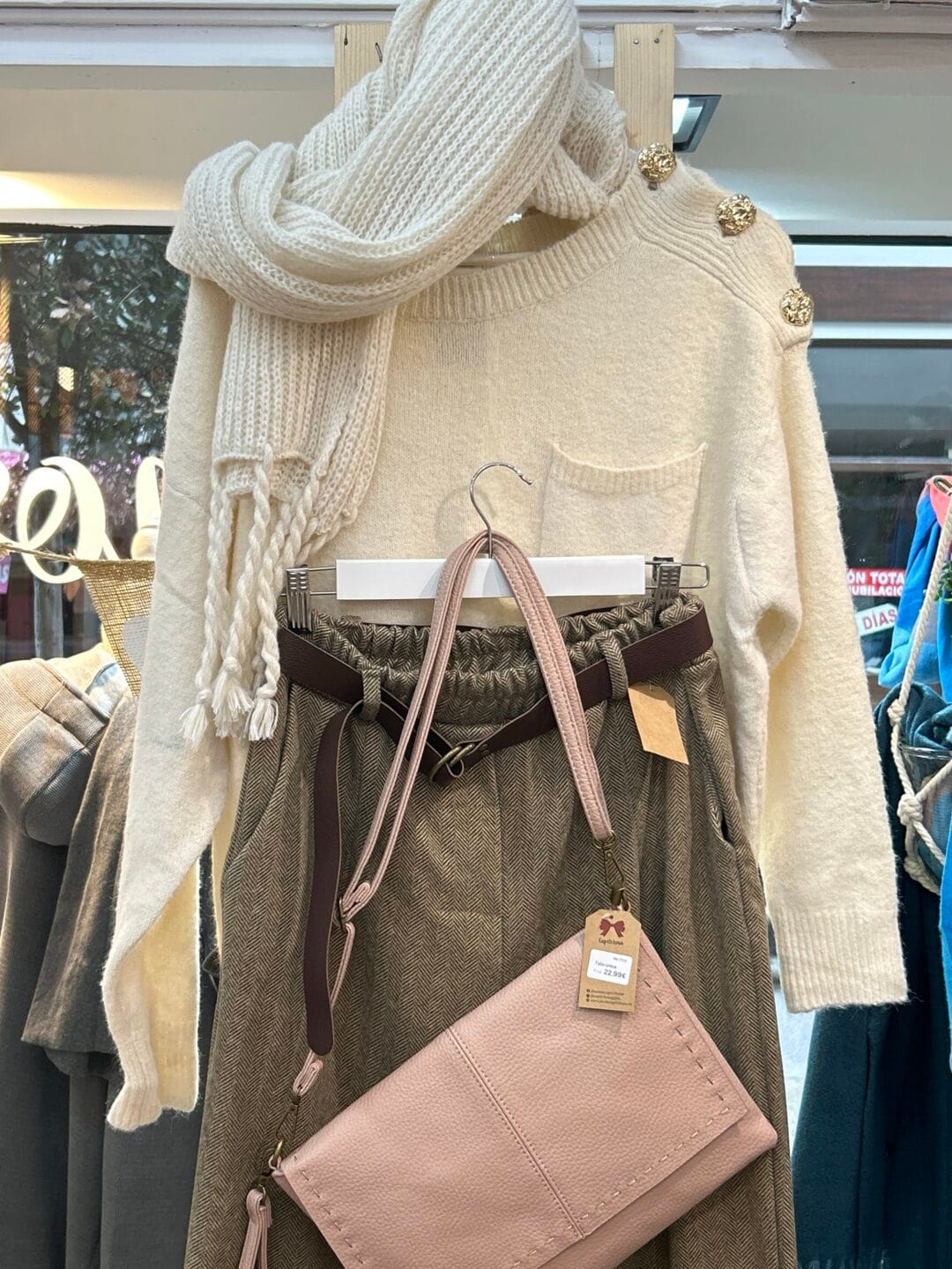 JERSEY CON BOTÓN DORADO