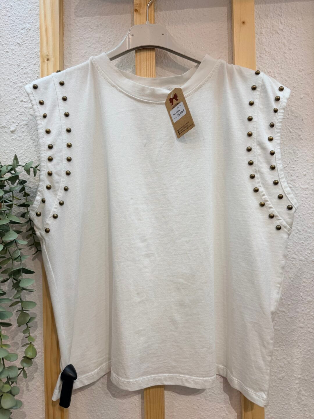 Camiseta de tachuelas