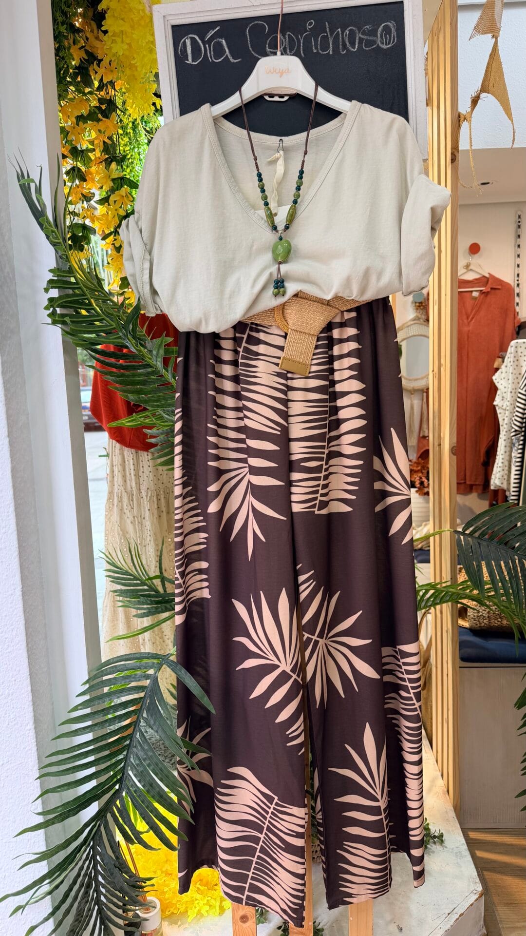 Pantalón estampado hojas