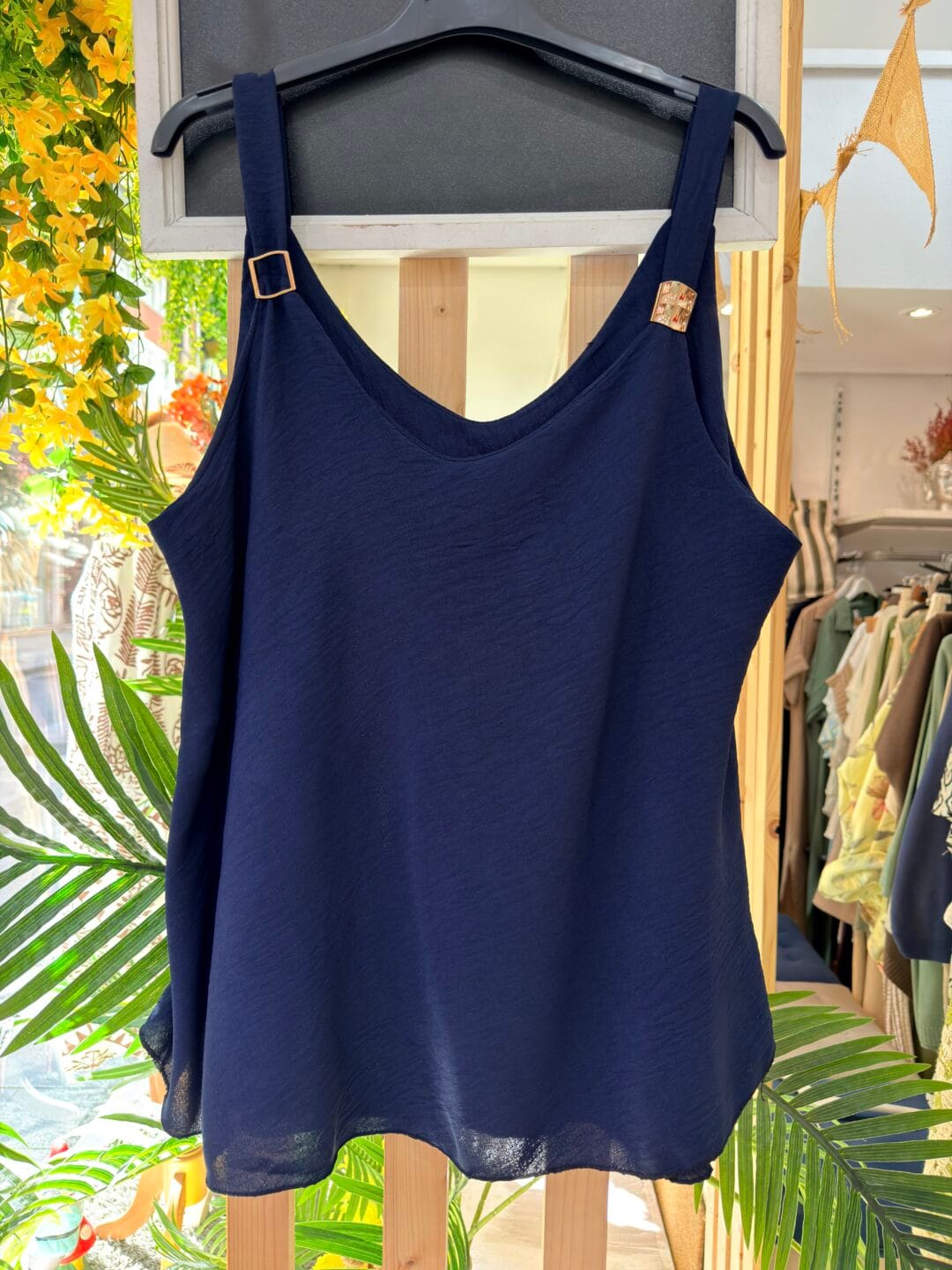 Blusa de tirante con detalles dorados