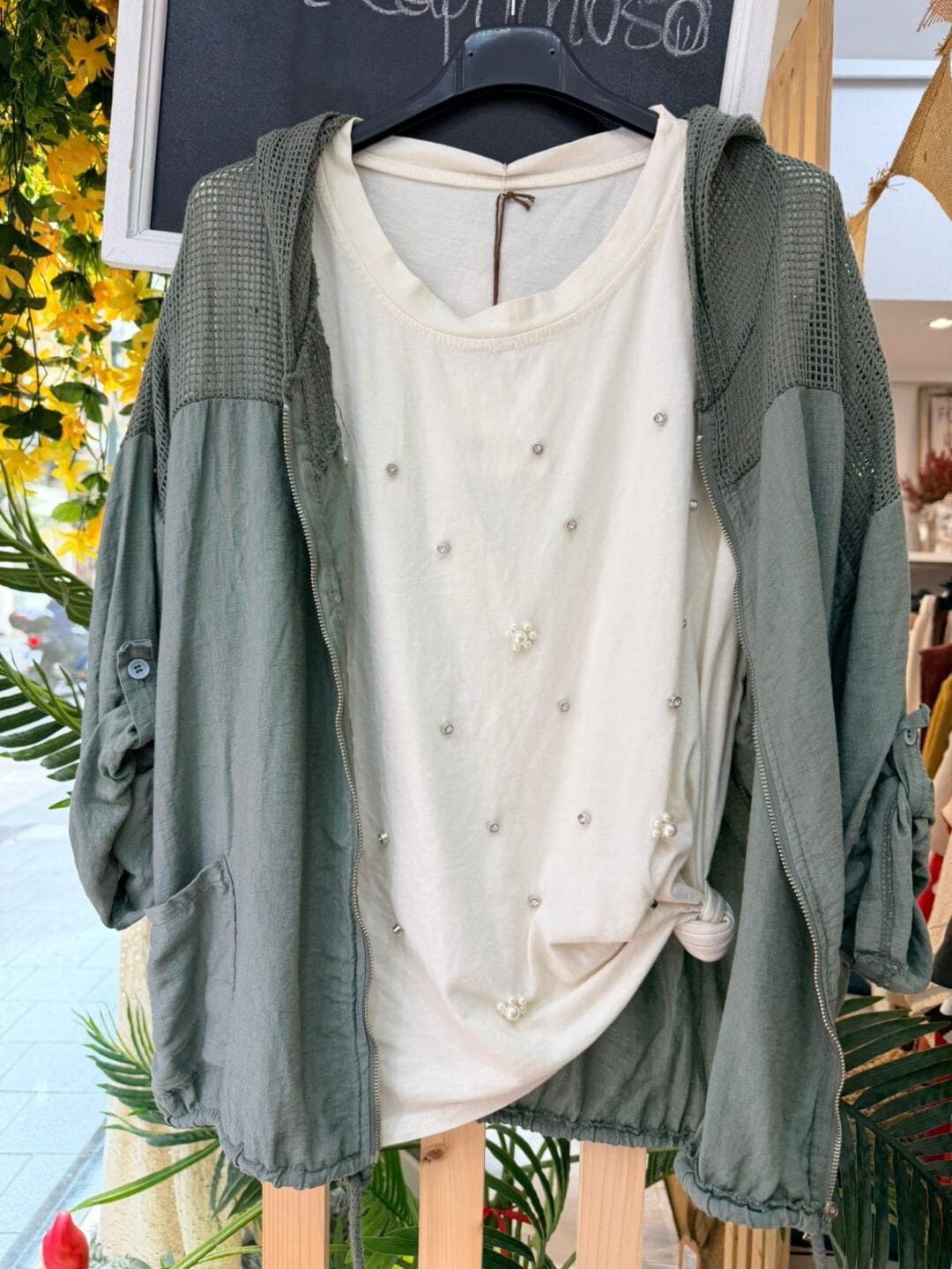 Camiseta con abalorios