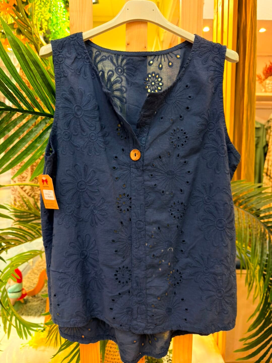 Blusa sin mangas bordado inglés