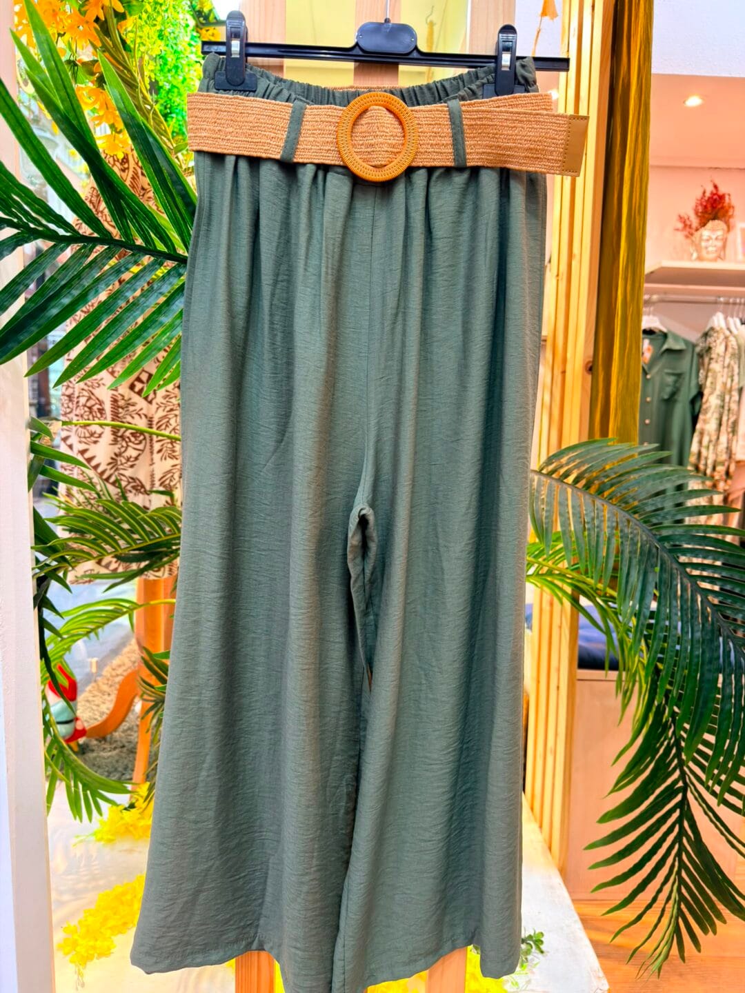 Pantalón pirata con cinturón