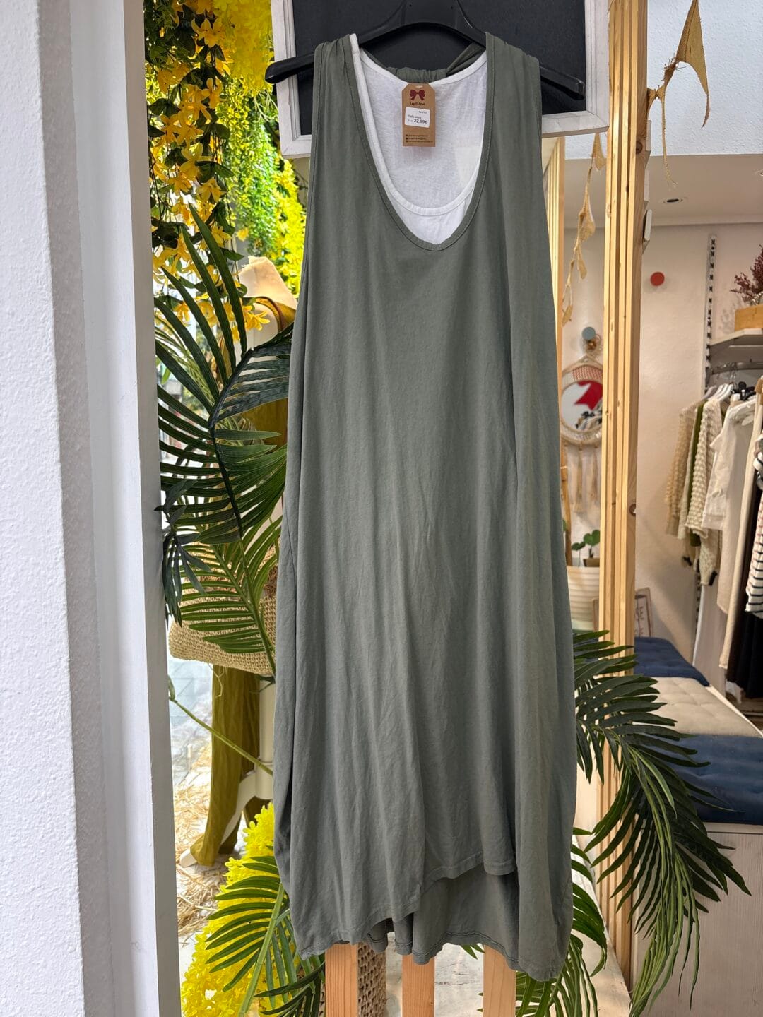 Vestido con básica y nudo espalda