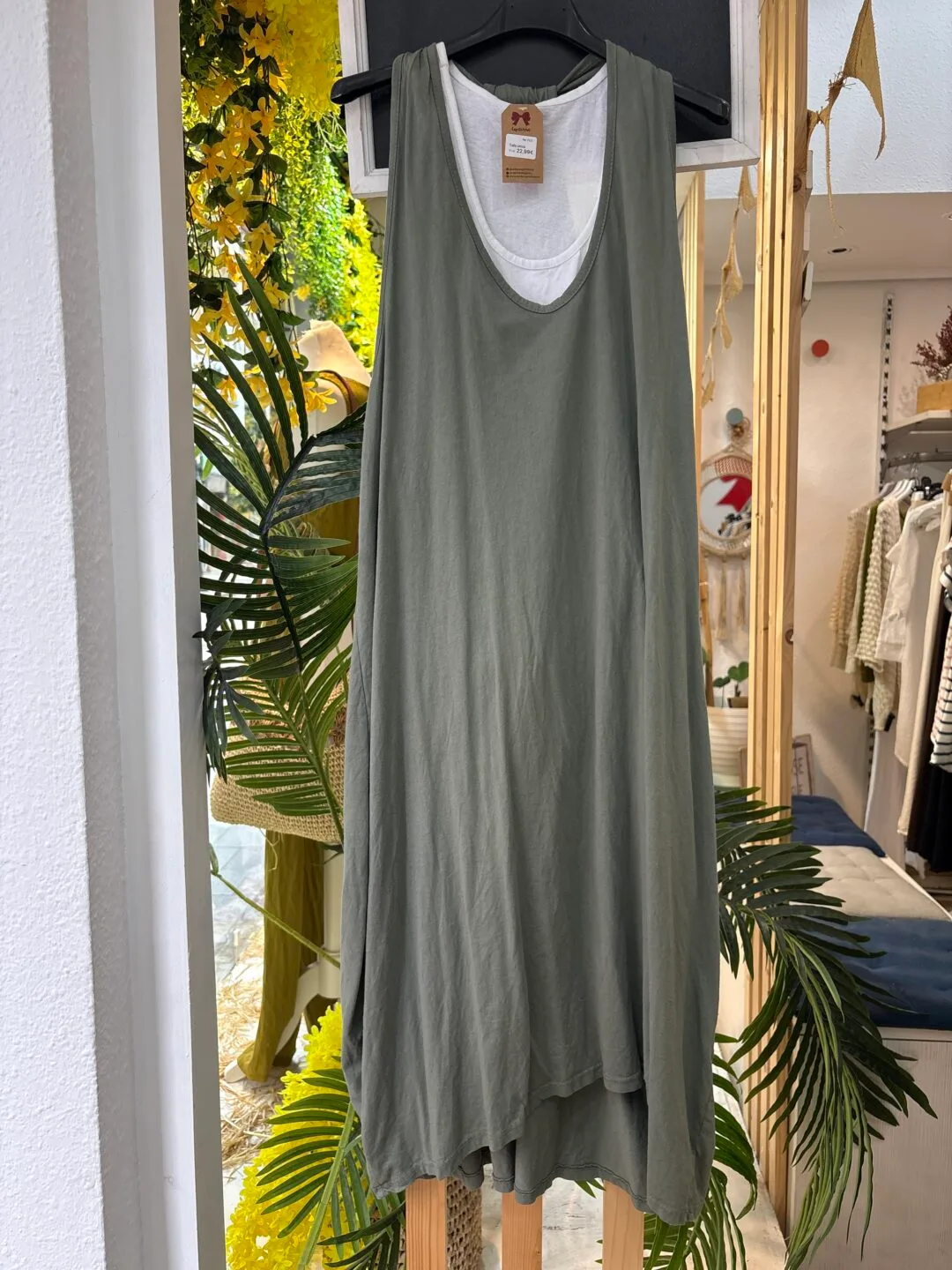 Vestido con básica y nudo espalda