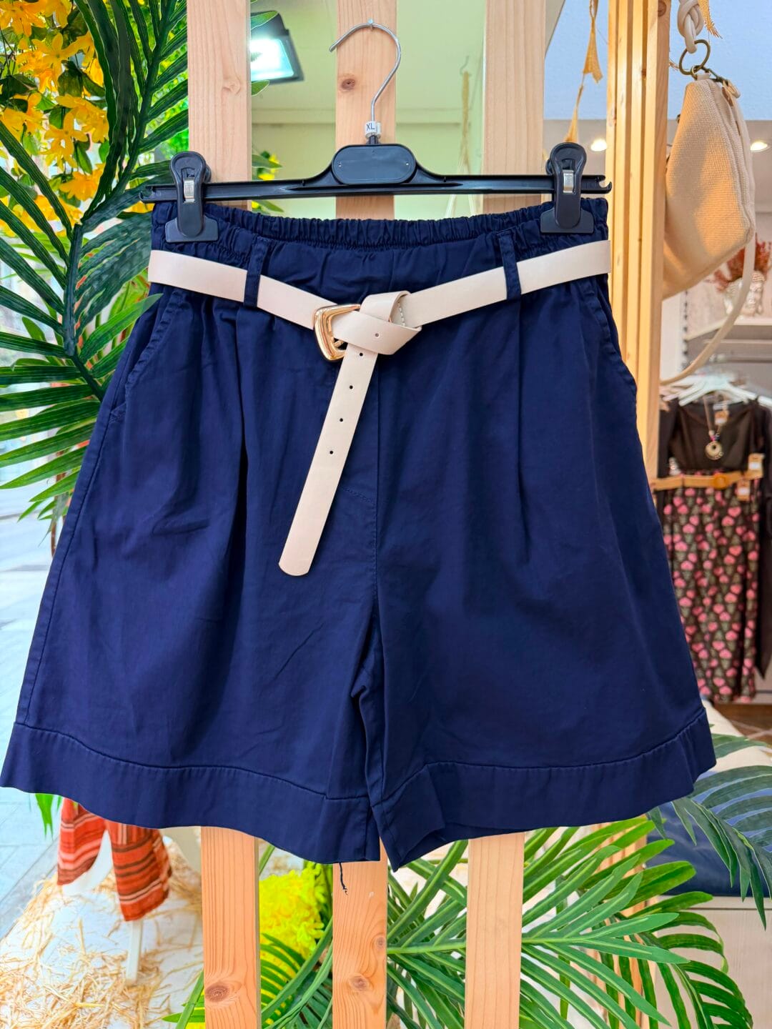 Pantalón corto con cinturón