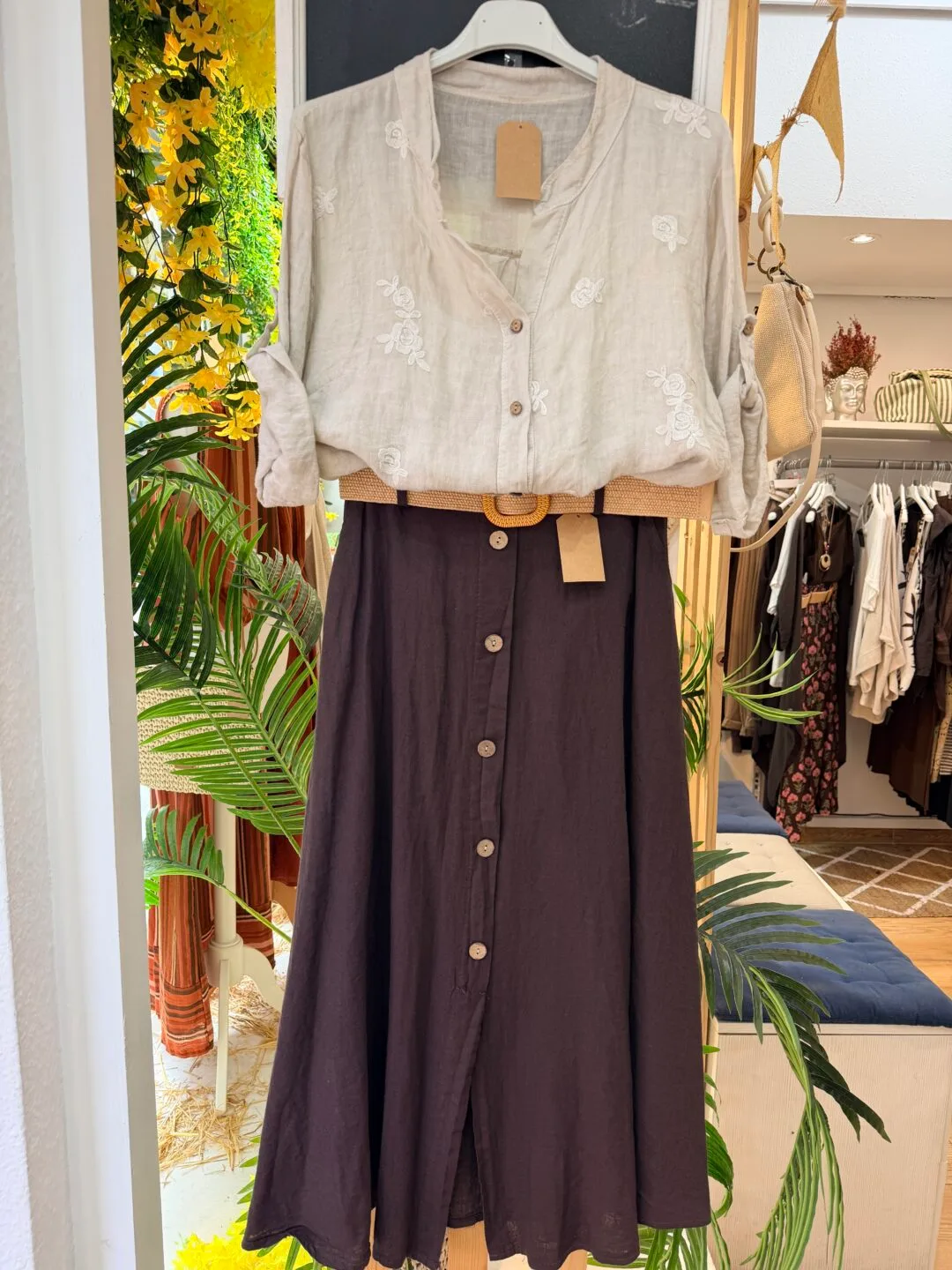 Camisa flores bordas