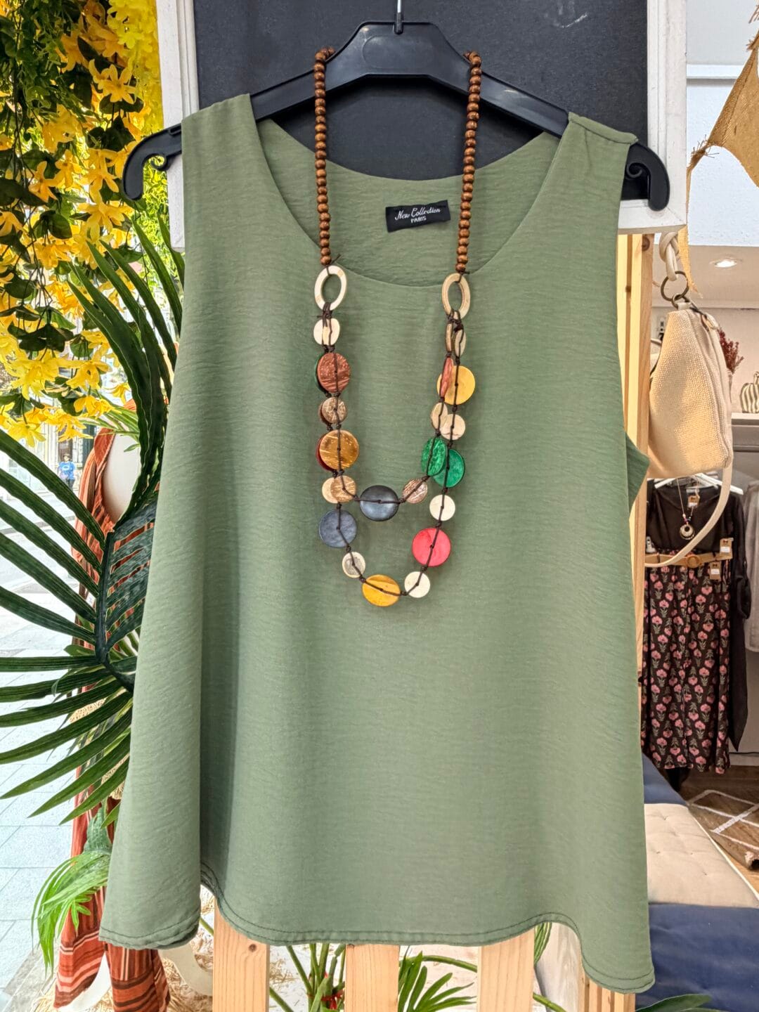Blusa con collar de pez