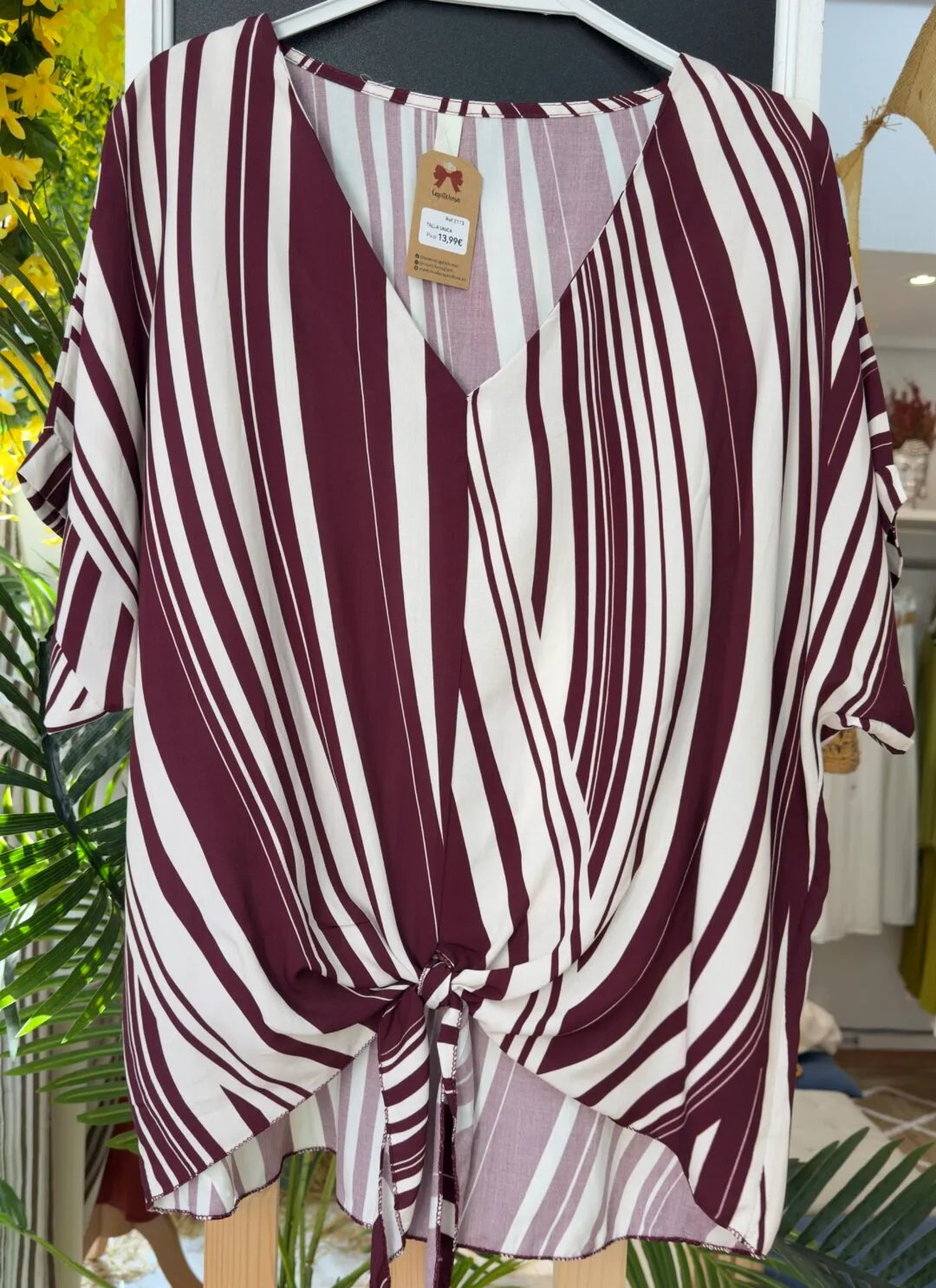 Blusa de rayas con nudo