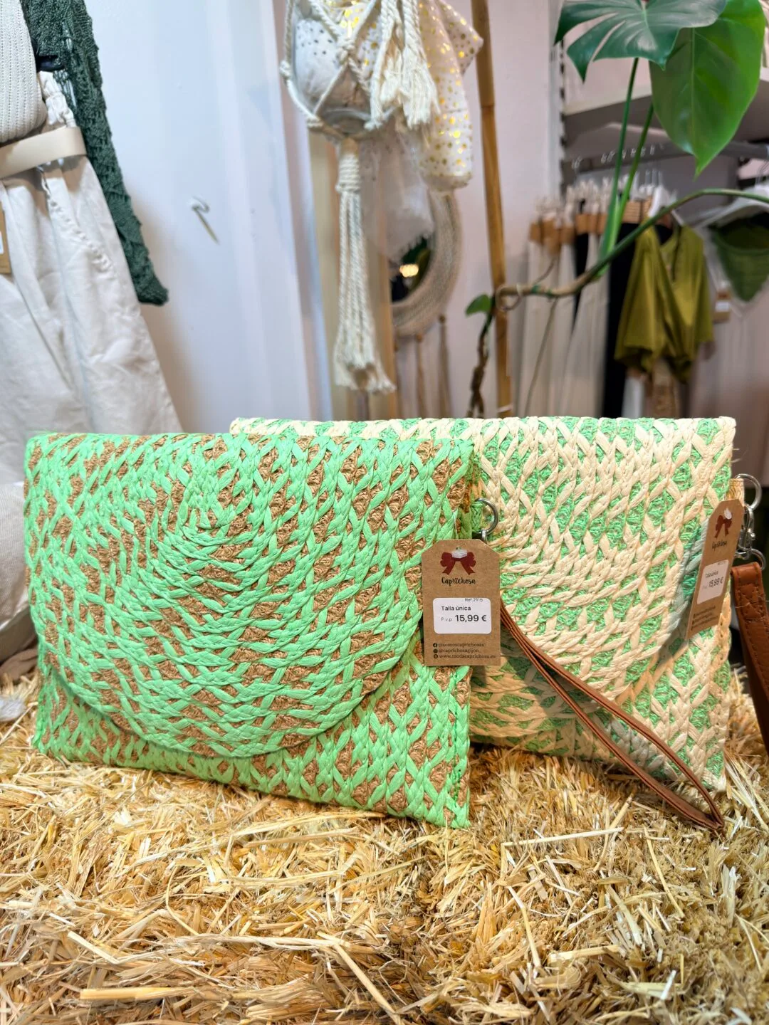 Bolso sobre de rafia
