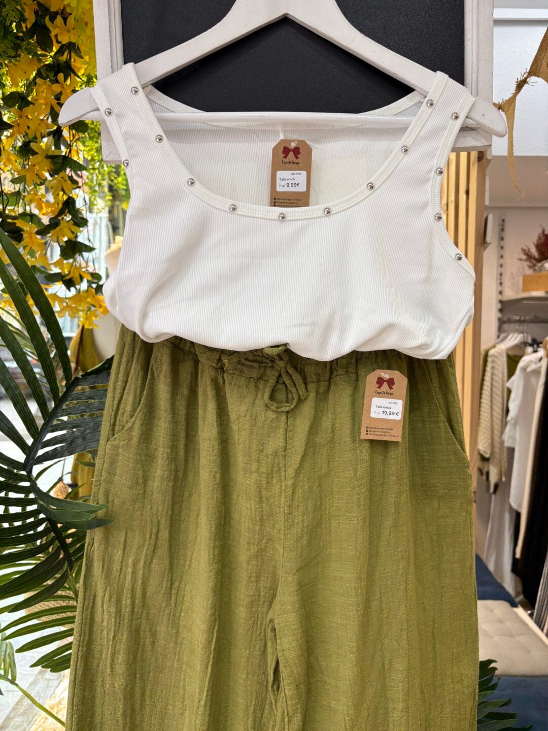 Camiseta tachuelas | Escote en cuadrado