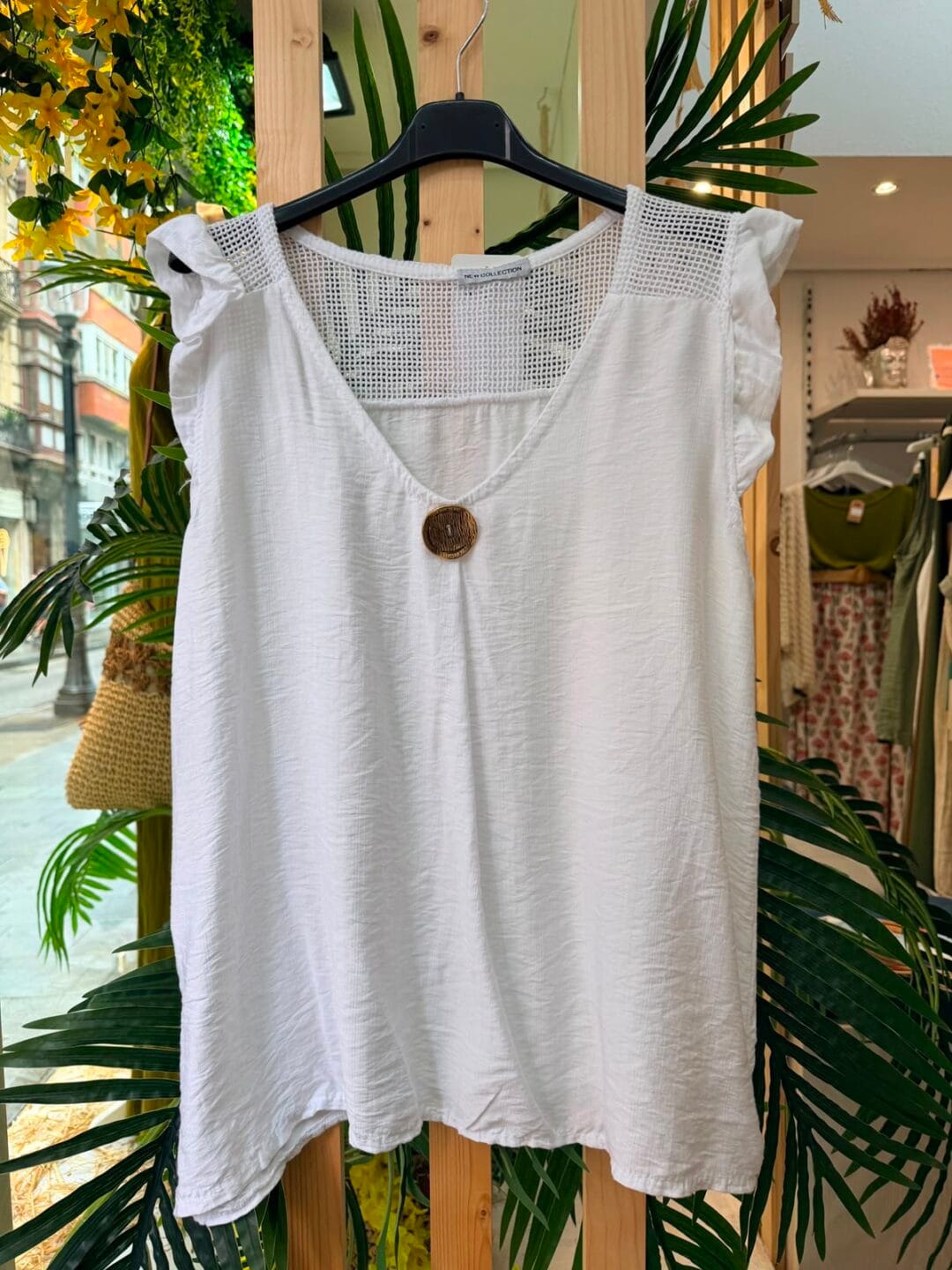 Camisa con volante