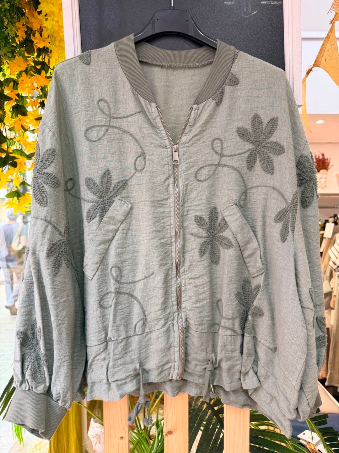 Chaqueta verano bordada