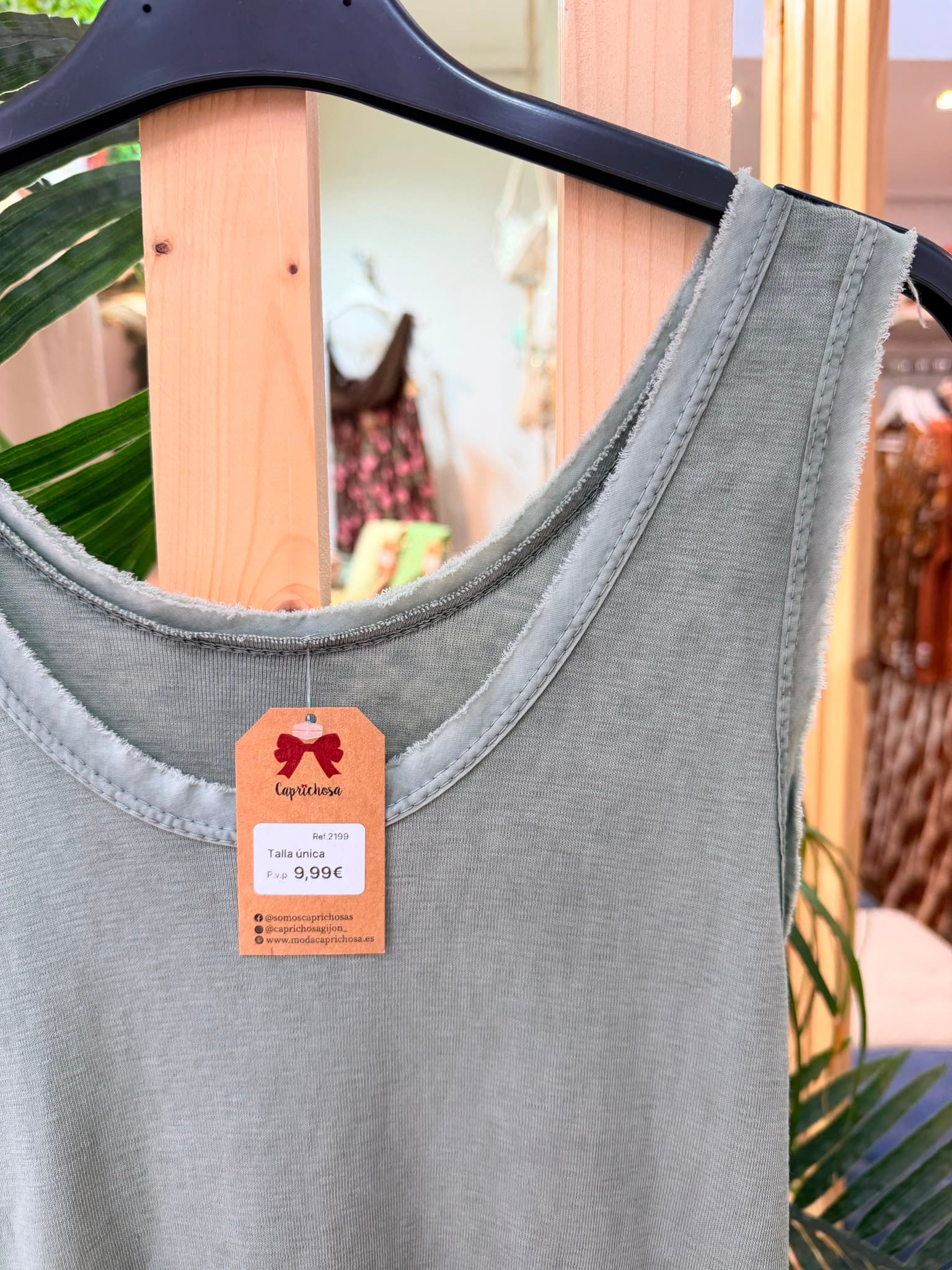 Camiseta básica verde de tirantes