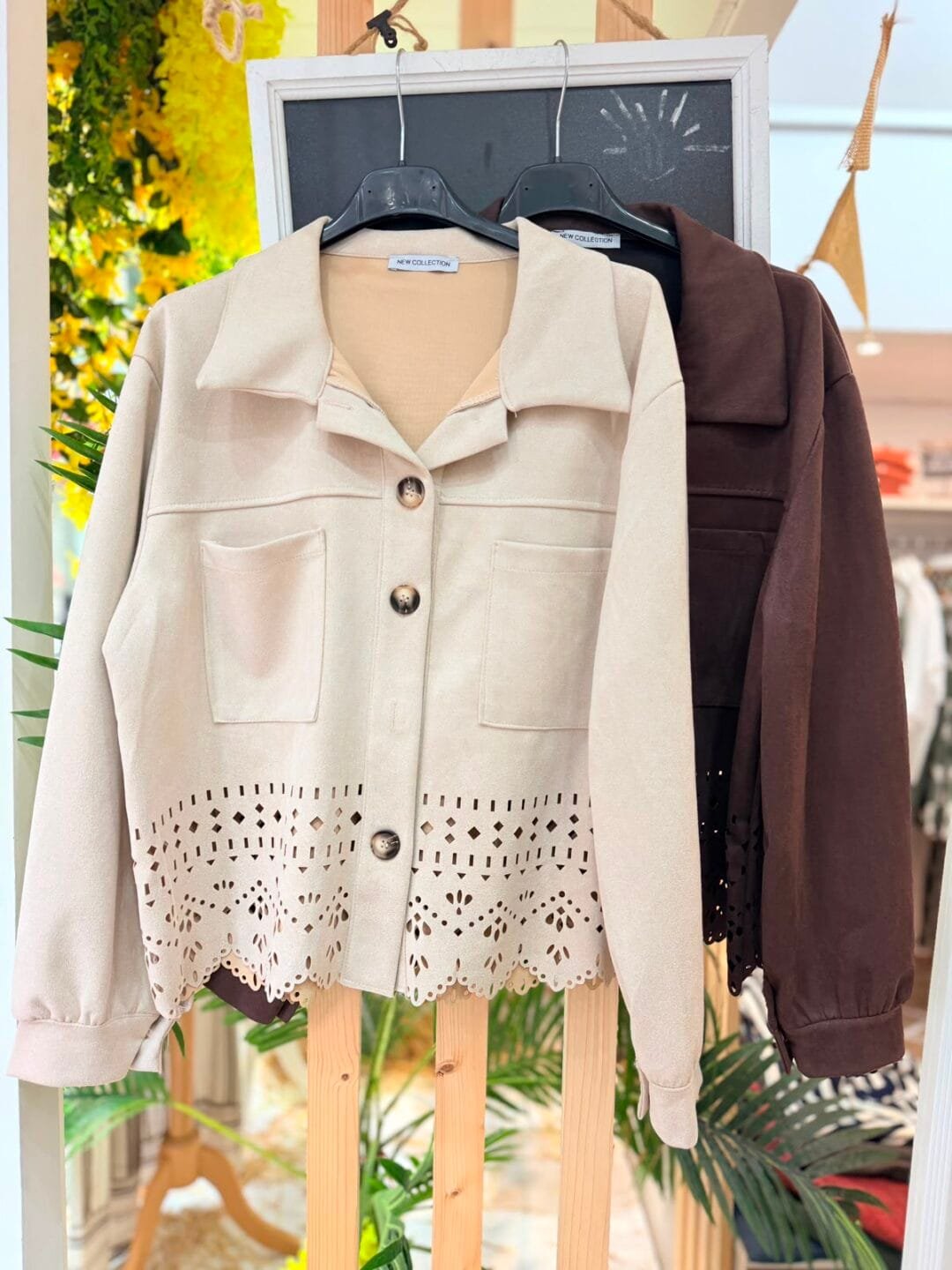 Chaqueta de antelina con bordado