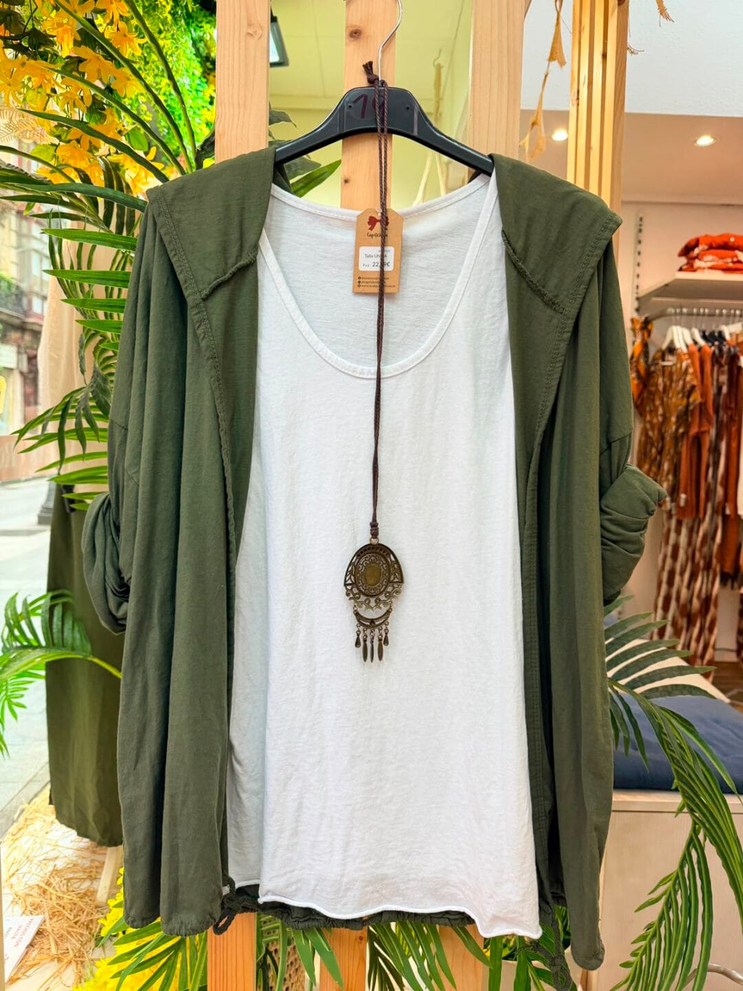 Conjunto 2 piezas y collar | Chaqueta y camiseta