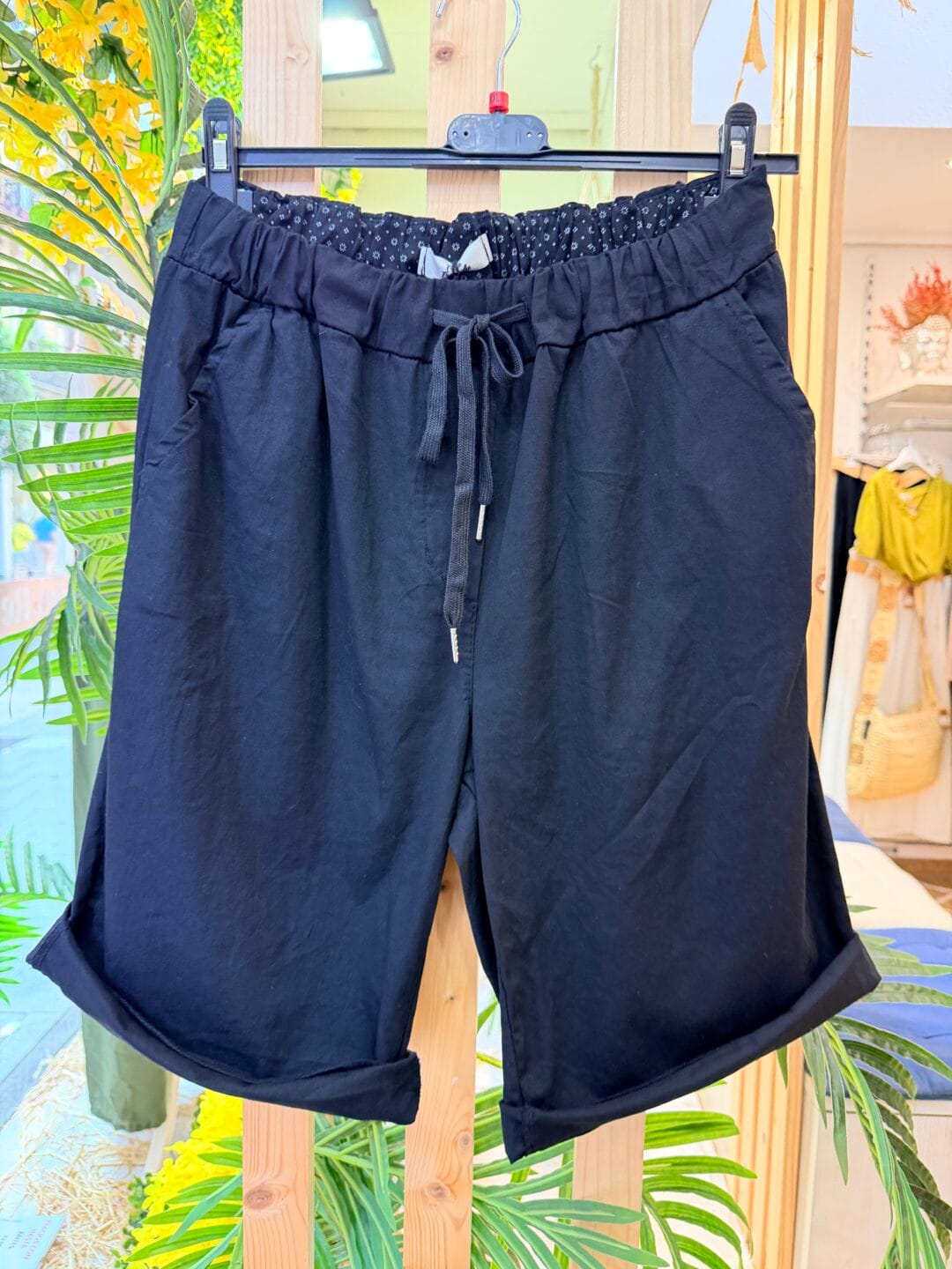Pantalón corto con bolsillos