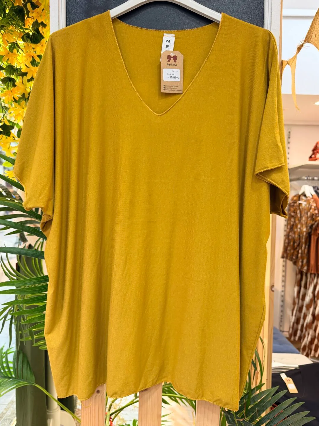 Camiseta Básica cuello V