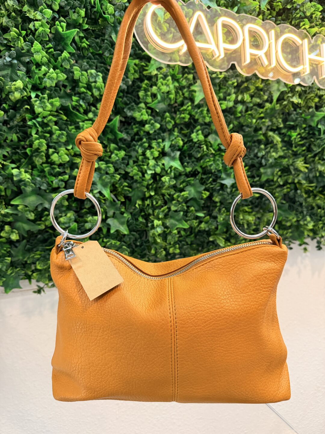 Nuevo bolso con dos tipos de correas