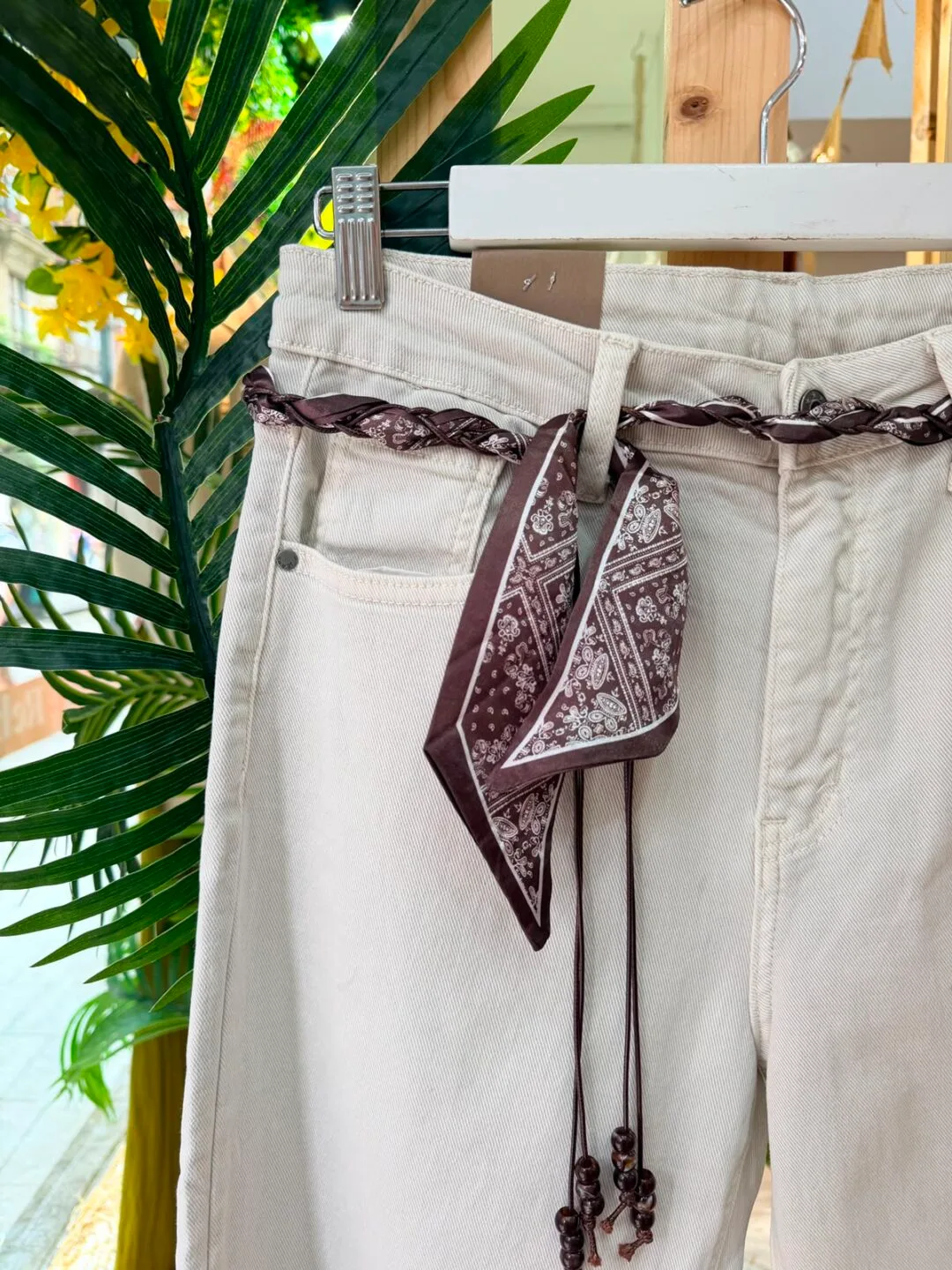 Pantalón vaquero elástico | cinturón de regalo