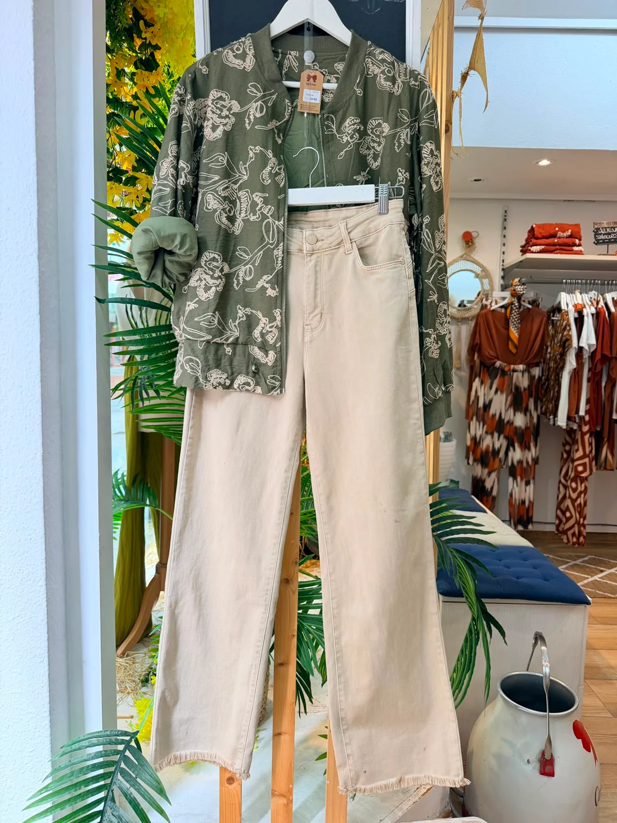 Pantalón con flecos