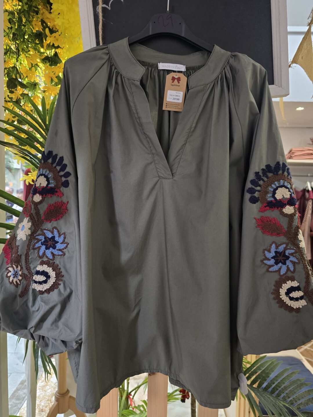 Blusa con Mangas Bordadas