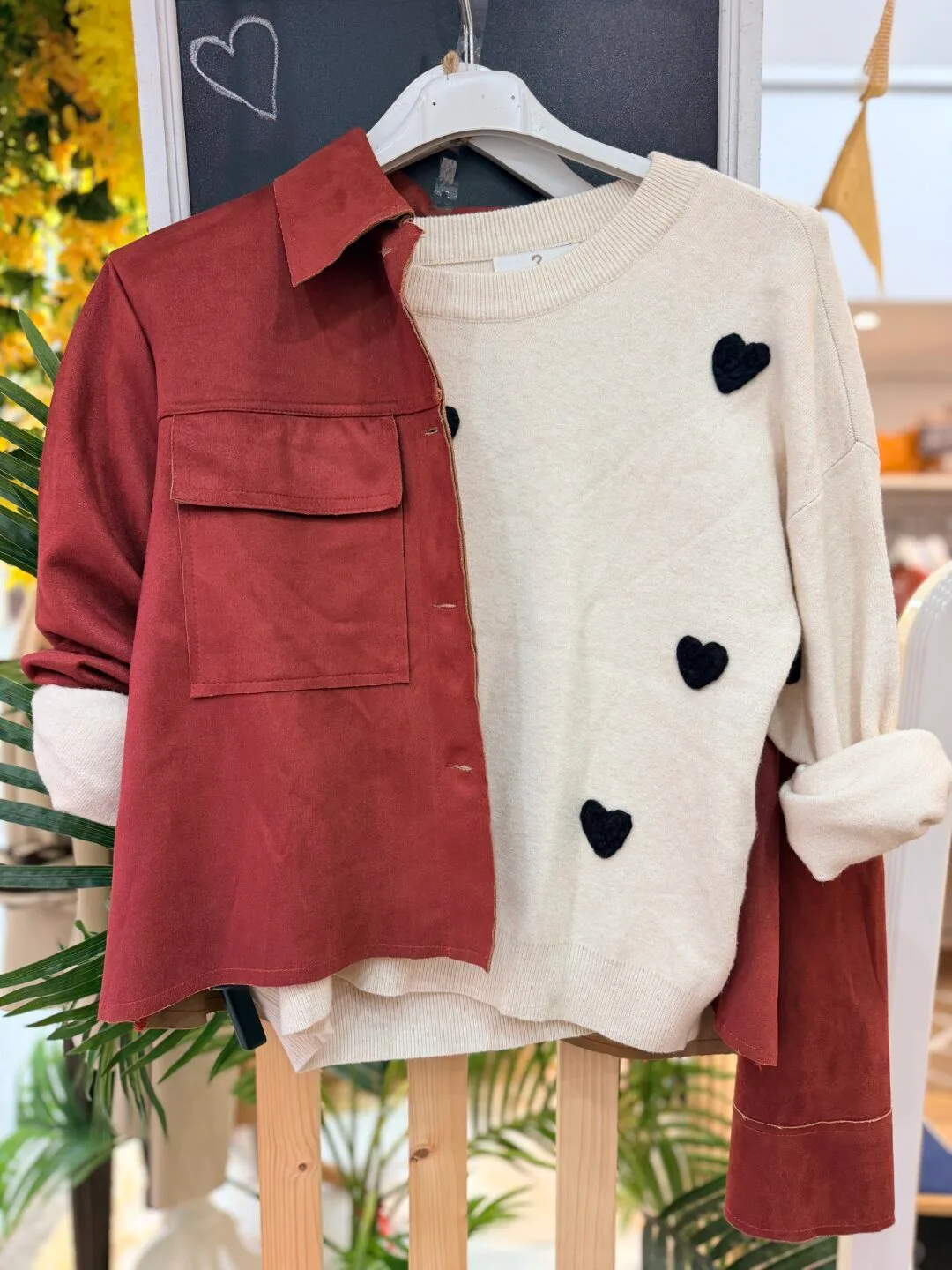 Chaqueta antelina con solapas y bolsillos