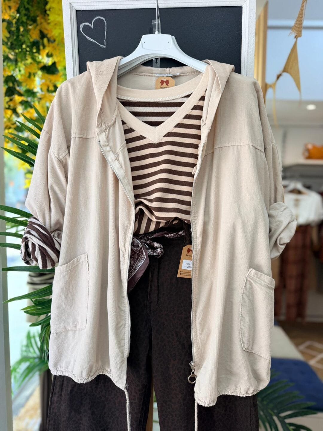 Chaqueta corta de pana con cremallera