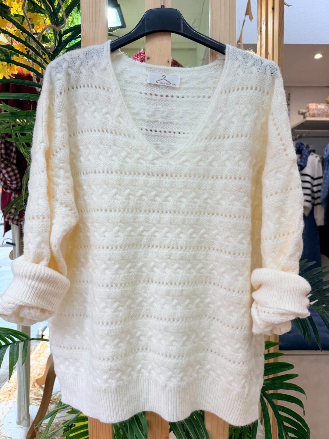 Jersey calado cuello en pico